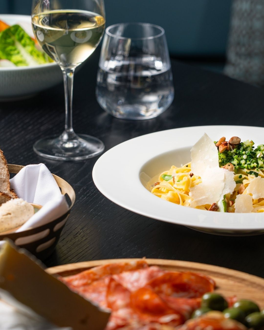 Feeling hungry? Let your taste buds lead the way!
Hansa Café Bar is calling – lunch is served from 11 to 16
…and when the weather allows, our terrace is the place to be!
#HansaCafeBar #NHCollectionHelsinkiGrandHansa #HansaMoments #LunchInHelsinki #TerraceVibes #HelsinkiEats