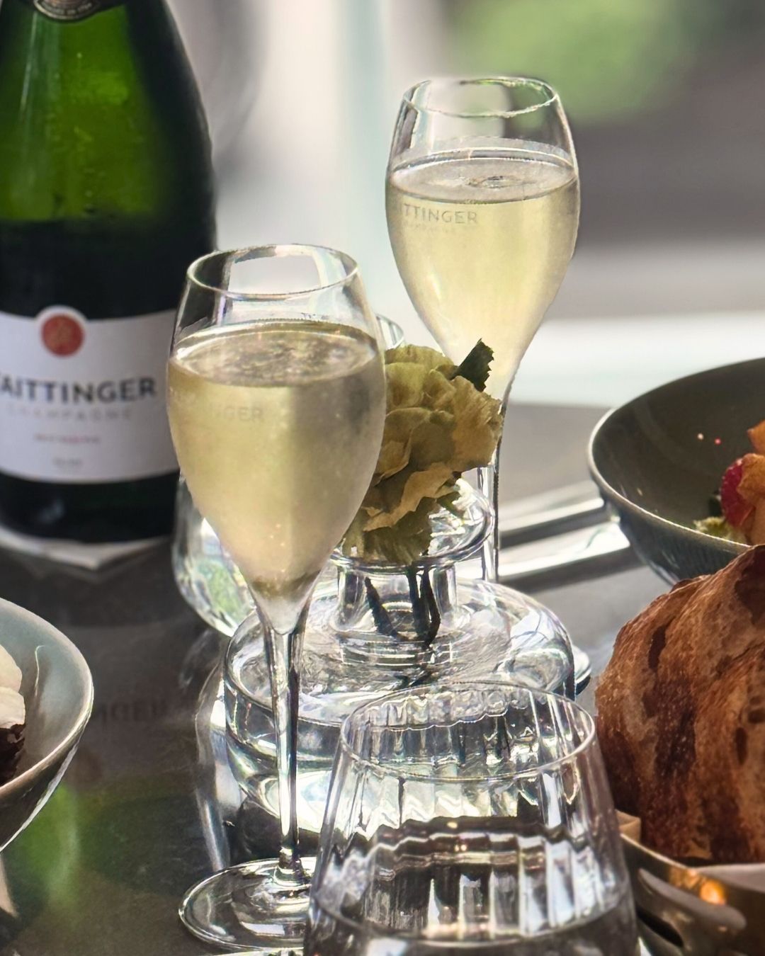 Happy weekend! 🥂
Did you know we have the best Taittinger Champagne price in town at Hansa Café Bar?
Come enjoy the summer warmth. Weekend vibes don’t get better than this. ✨
#HansaCafeBar #NHCollectionHelsinkiGrandHansa #WeekendVibes #Taittinger #ChampagneMoments #HelsinkiRestaurants #SummerInHelsinki @viinista