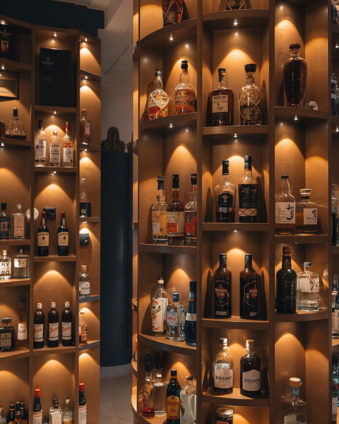 Something to sip or snack on? 🥃🍔
Whether it’s a refreshing drink, a coffee or something tasty to eat, our Lobby Bar has you covered.
Stop by and enjoy the moment.
#LobbyBar #AllDayMenu #HelsinkiEats #HelsinkiCocktails #HansaCafeBar