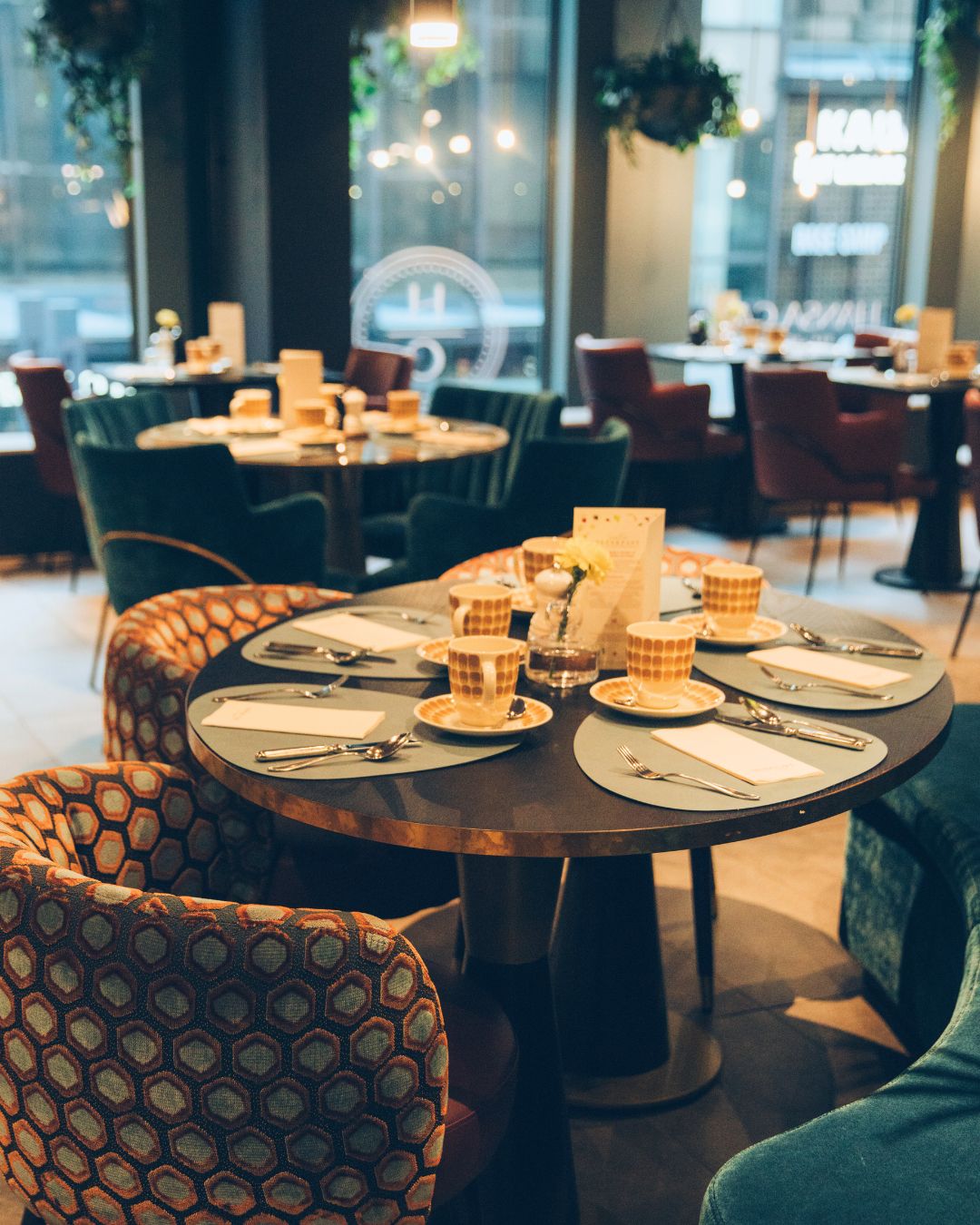 Brunch served every Saturday & Sunday 11:30am-3pm 🥞
Our new weekend brunch is built around a lovingly prepared breakfast – complemented by delicious brunch dishes from the kitchen and, if you wish, a glass of sparkling wine.
Brunch €42 / with sparkling wine €47 / with champagne €52
Welcome!
#HansaCafeBarBrasserie #HelsinkiBrunch